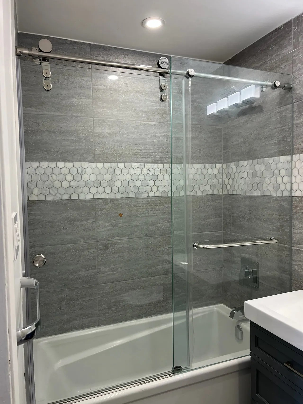 Types of Tub Enclosure Options – Glassongo Inc.